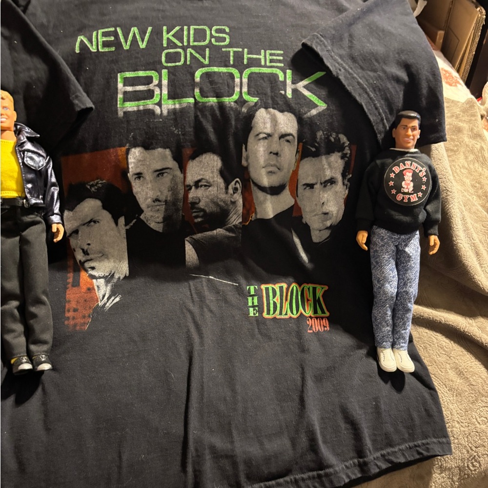 New Kids on the Block “ The Block Tour 2009 “ T-Shirt & Joey & Danny Dolls. L
